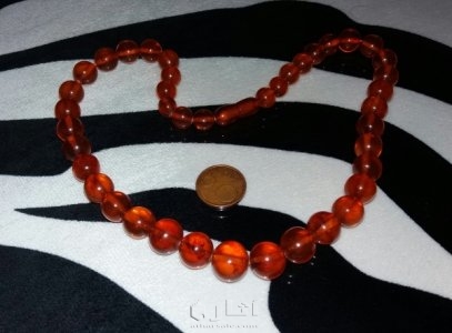 عقد مصنوع من العنبر أو كهرمان أو كهرب من أقدم الأحجار الكريمة من آلاف السنين 3