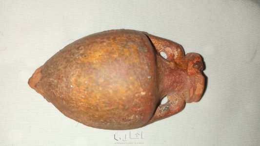 قطعة فخارية طينية عتيقة