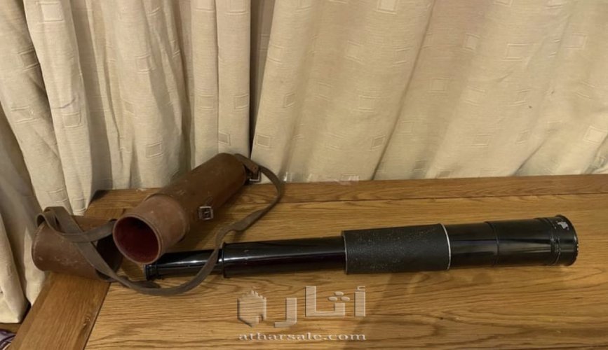 تلسكوب مصنوع عام ١٩٠٠ م مستخدم في الحربين الاولى و الثانيه بحالة ممتازه