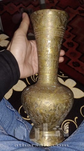 تحفة نحاسية قديمة