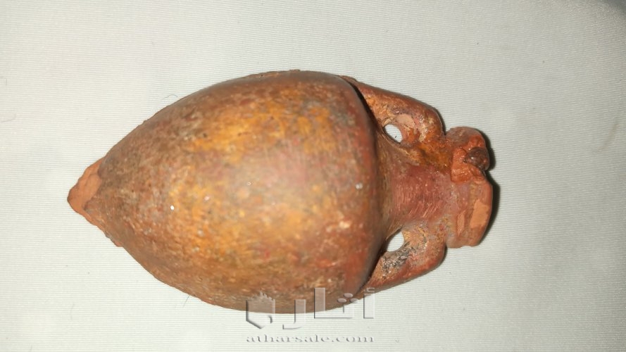 قطعة فخارية طينية عتيقة