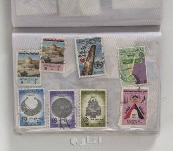 ‏كتاب يحتوي على مجموعة كبيرة من الطوابع البريدية القديمة جدًا 17