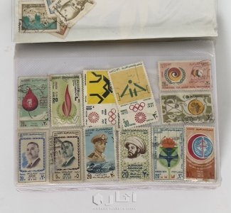 ‏كتاب يحتوي على مجموعة كبيرة من الطوابع البريدية القديمة جدًا 12