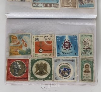 ‏كتاب يحتوي على مجموعة كبيرة من الطوابع البريدية القديمة جدًا 11