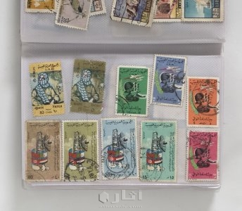 ‏كتاب يحتوي على مجموعة كبيرة من الطوابع البريدية القديمة جدًا 10