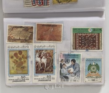 ‏كتاب يحتوي على مجموعة كبيرة من الطوابع البريدية القديمة جدًا 9