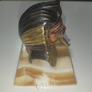تمثال فرعوني مصنوع من المعدن بقاعدة من الرخام 4
