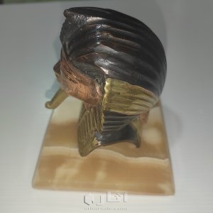 تمثال فرعوني مصنوع من المعدن بقاعدة من الرخام 2
