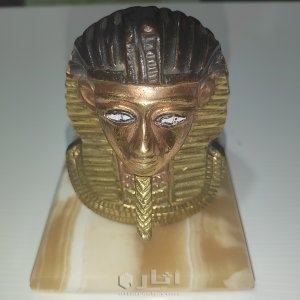 تمثال فرعوني مصنوع من المعدن بقاعدة من الرخام 1