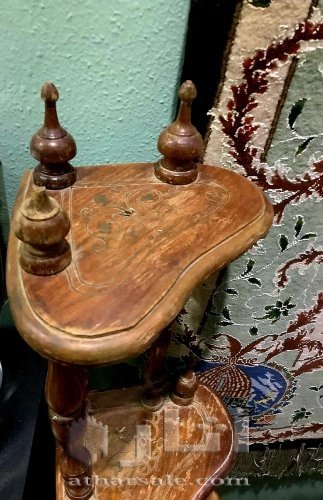 رف زاويه خشبيه