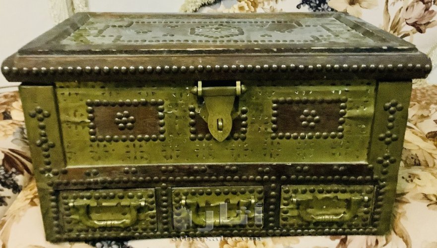 صندوق تراثي قديم
