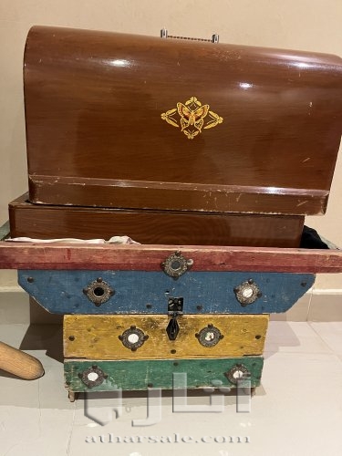 مكينة خياطة قديمة