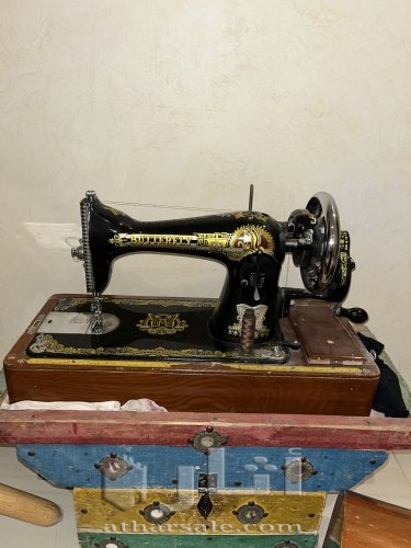 مكينة خياطة قديمة