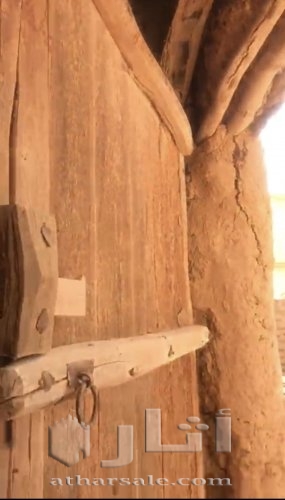 باب خشبي قديم