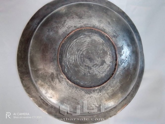 صحن من الحقبة العثمانية من النحاس و البرونز