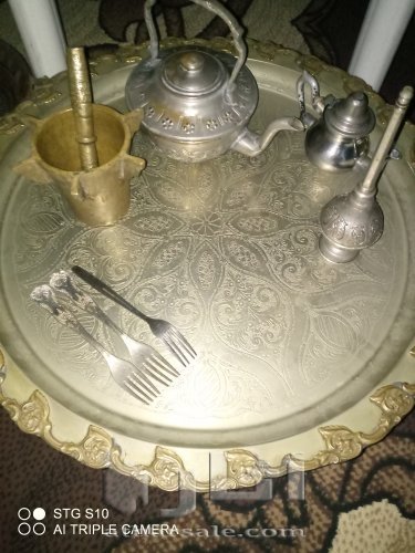 اواني منزلية قديمة من الفضة والنحاس