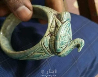 اثار يونانيه قطعه بورسلان يونانى حجم كبير تميمه لطرد الأرواح الشريره عند اليونان