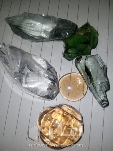 مجموعة من الماس والأحجار الكريمة