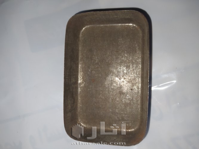 صندوق شربة دجاج صغير يرجع إلى عام 1936