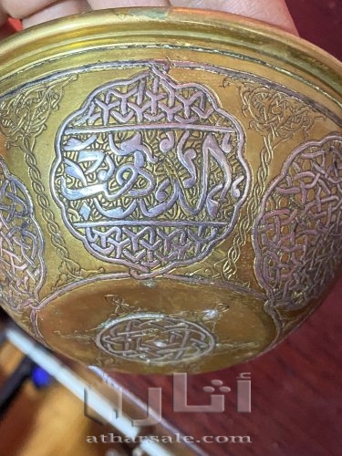 اناء ( طبق ) من النحاس مزغرف بالفضة من اكثر من 400 سنه