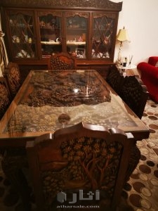 طاولة سفرة مع بوفيه حفر