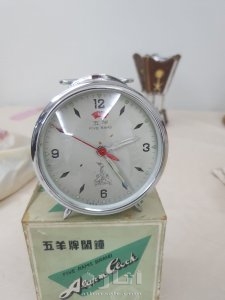 راديو قديم + ساعات منبه 3