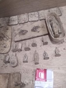 لوحات وتماثيل حجرية بازلت Stone paintings and statues