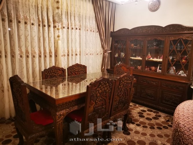 طاولة سفرة مع بوفيه حفر