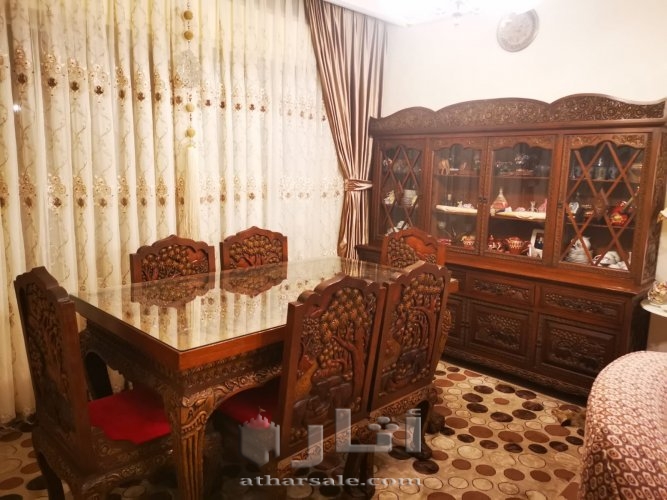 طاولة سفرة مع بوفيه حفر