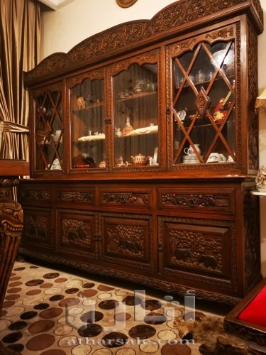 طاولة سفرة مع بوفيه حفر