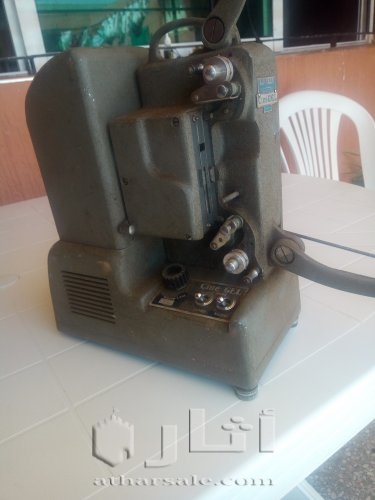 الات سينمائية جد قديمة  تعود لعام1938ـ١٩٣٧