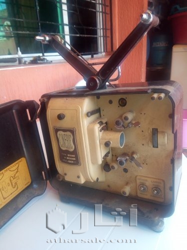 الات سينمائية جد قديمة  تعود لعام1938ـ١٩٣٧