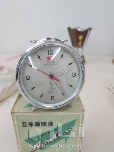 راديو قديم + ساعات منبه