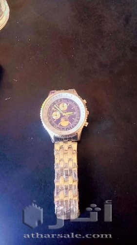 ساعة كلاسيكية جميلة