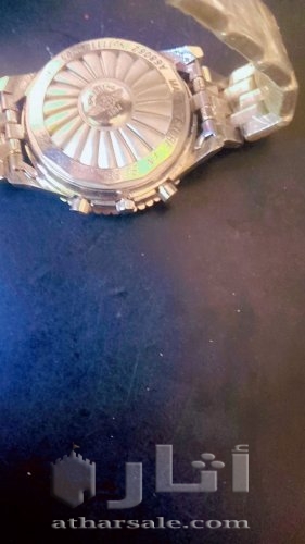 ساعة كلاسيكية جميلة