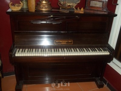 بيانو من سنة1830 8