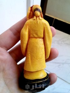 قطعة قديمة لتمثال صيني