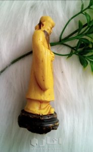 قطعة قديمة لتمثال صيني