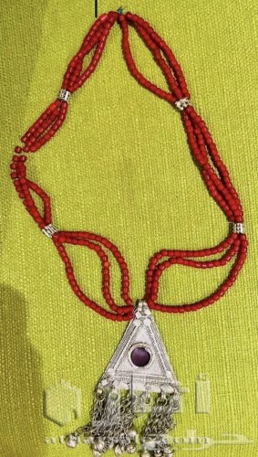 قلادة تراثية قديمة