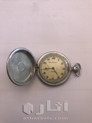 ساعة قديمة في حالة جيدة
