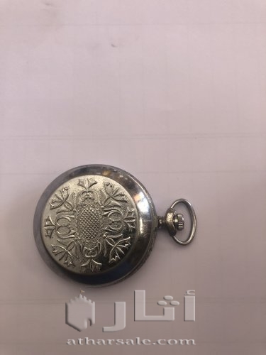 ساعة قديمة في حالة جيدة