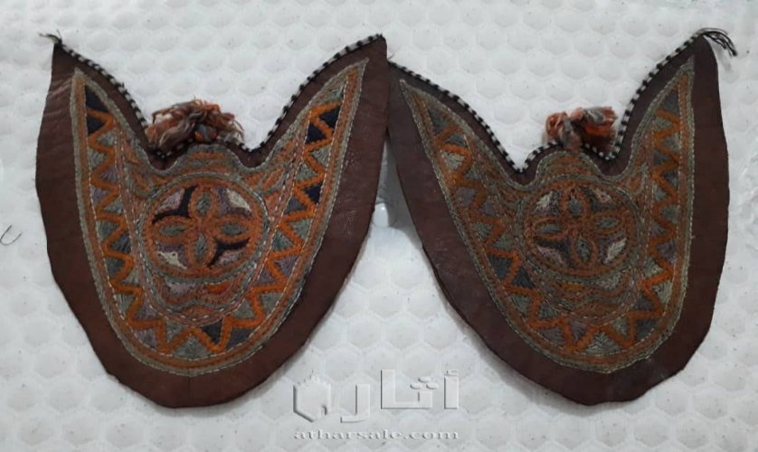 قطعة من الجلد عمرها 100  سنة