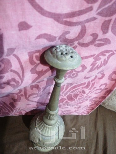 تحفة نحاس قديم شغل يدوي. كانت لوضع العطر قديما السعر ١٠٠دولار