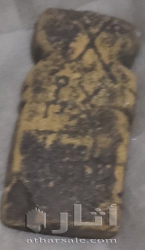 تمثال من الحضارة السبئية القديمة منقوش عليه باللغه السبئية القديمه