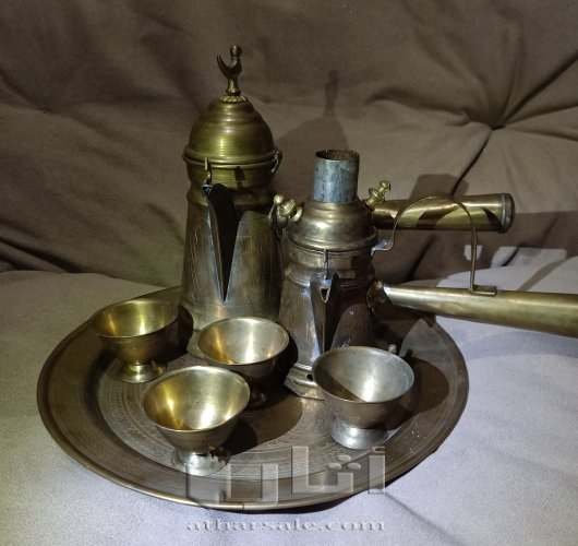 طقم قهوة  نحاس يرجع إلى الحجاز القديمه