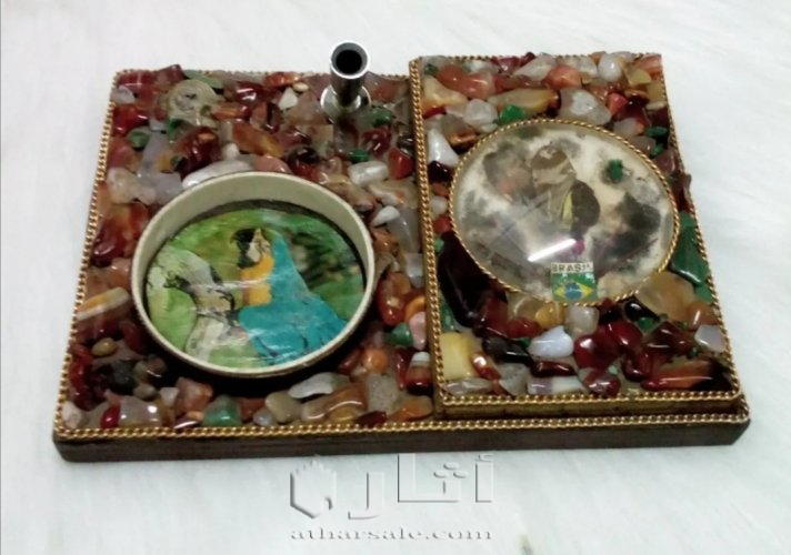 قطعة مكتب قديمة مطعمة بعقيق برازيلي