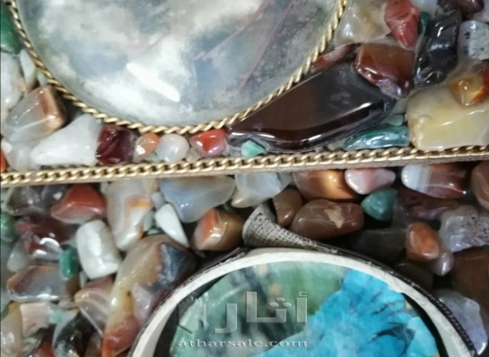 قطعة مكتب قديمة مطعمة بعقيق برازيلي