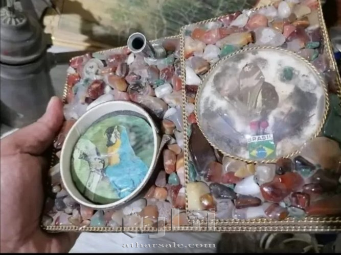 قطعة مكتب قديمة مطعمة بعقيق برازيلي