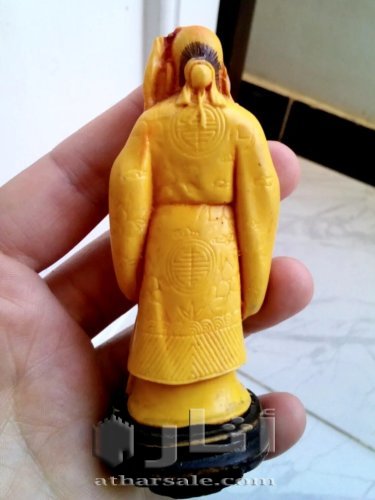 قطعة قديمة لتمثال صيني