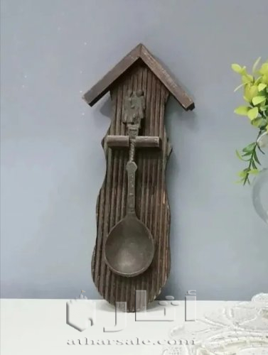 قطعة ديكور قديمة من الخشب